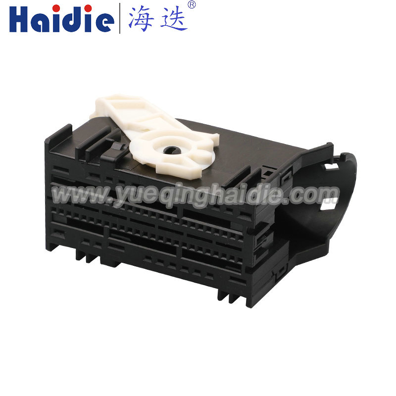 73 pin Auto Pin Wire Cable Harness Auto Connector Housing Plug And Terminal 5Q0937700C